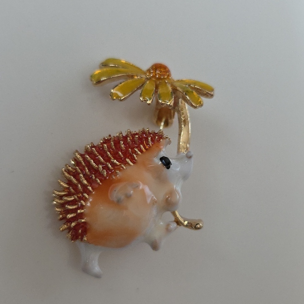 Brooch HEDGEHOG With Daisy Umbrella Brooch CUTENESS